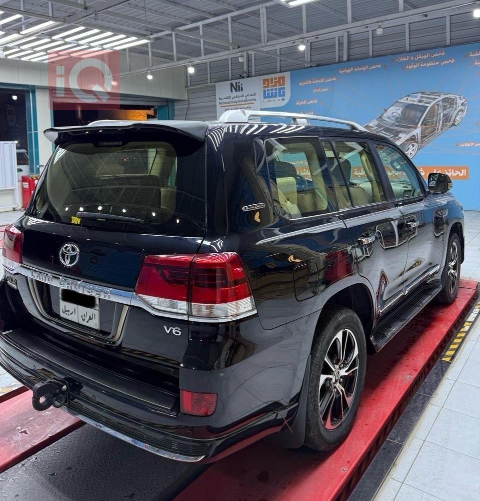 تۆیۆتا لاند کروزەر